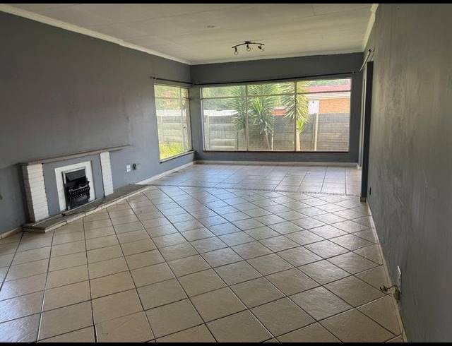 3 BEDROOM FREEHOLD FOR SALE IN BRENTHURST